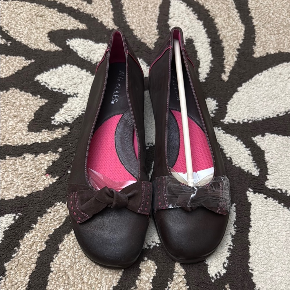 Brand New Aerosoles Bow Comfort Flat Chocolate Brown Hot Pink